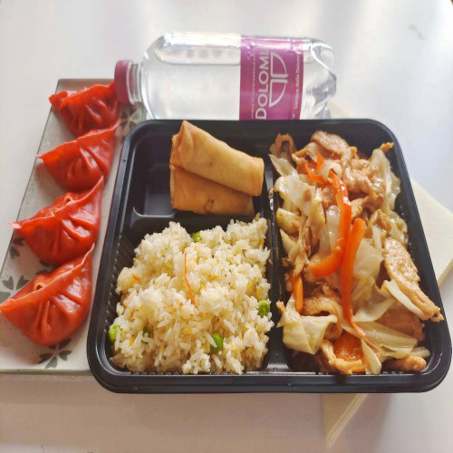 Menù 2 Pollo saltato con verdure miste